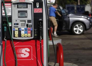 Iran War Ignites US Fuel Prices