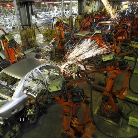 Iranian Factories Caught Between Truce and Turmoil