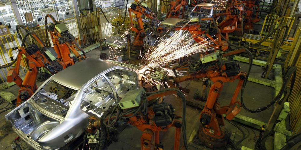 Iranian Factories Caught Between Truce and Turmoil