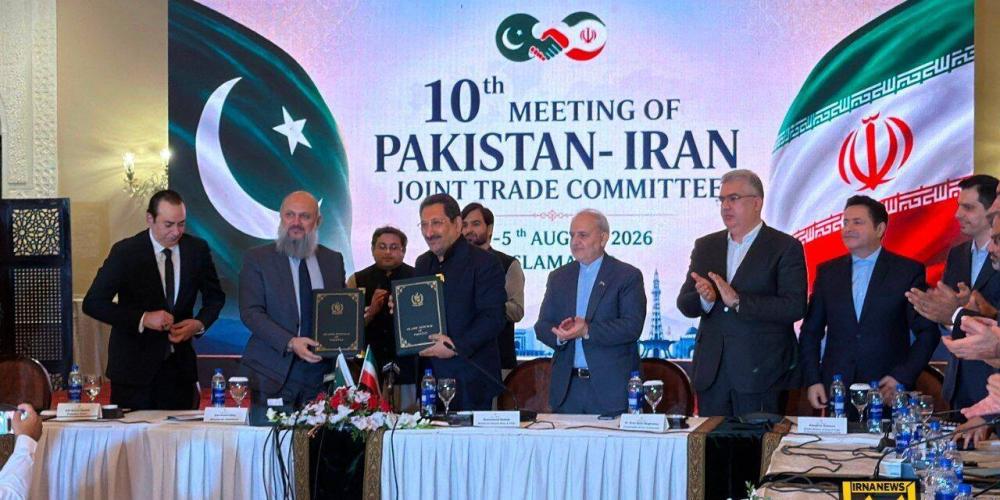 Iran, Pakistan Ink MOU to Strengthen Trade Ties